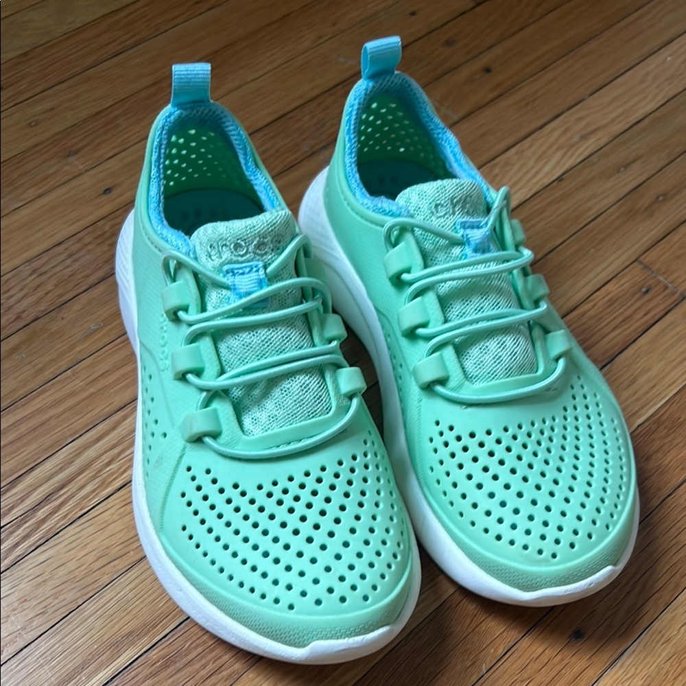 CROCS Green Sneakers with Breathable Design